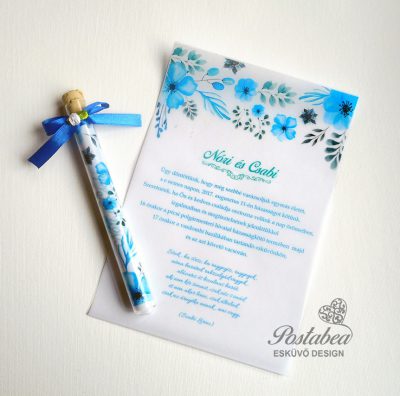Kék akvarell virágok kémcsöves esküvői meghívó